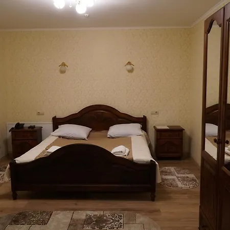 Pid Zamkom Hotel Kamenitsa