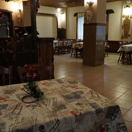 Pid Zamkom Hotel *