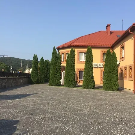 Pid Zamkom Hotel